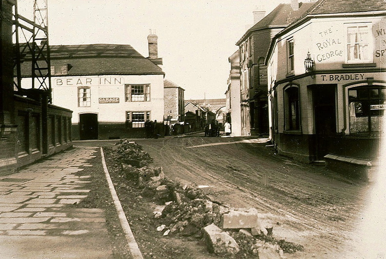 A view along Hylton Road towards The Bear Inn, c1930 (thanks to the Changing Face of Worcester)