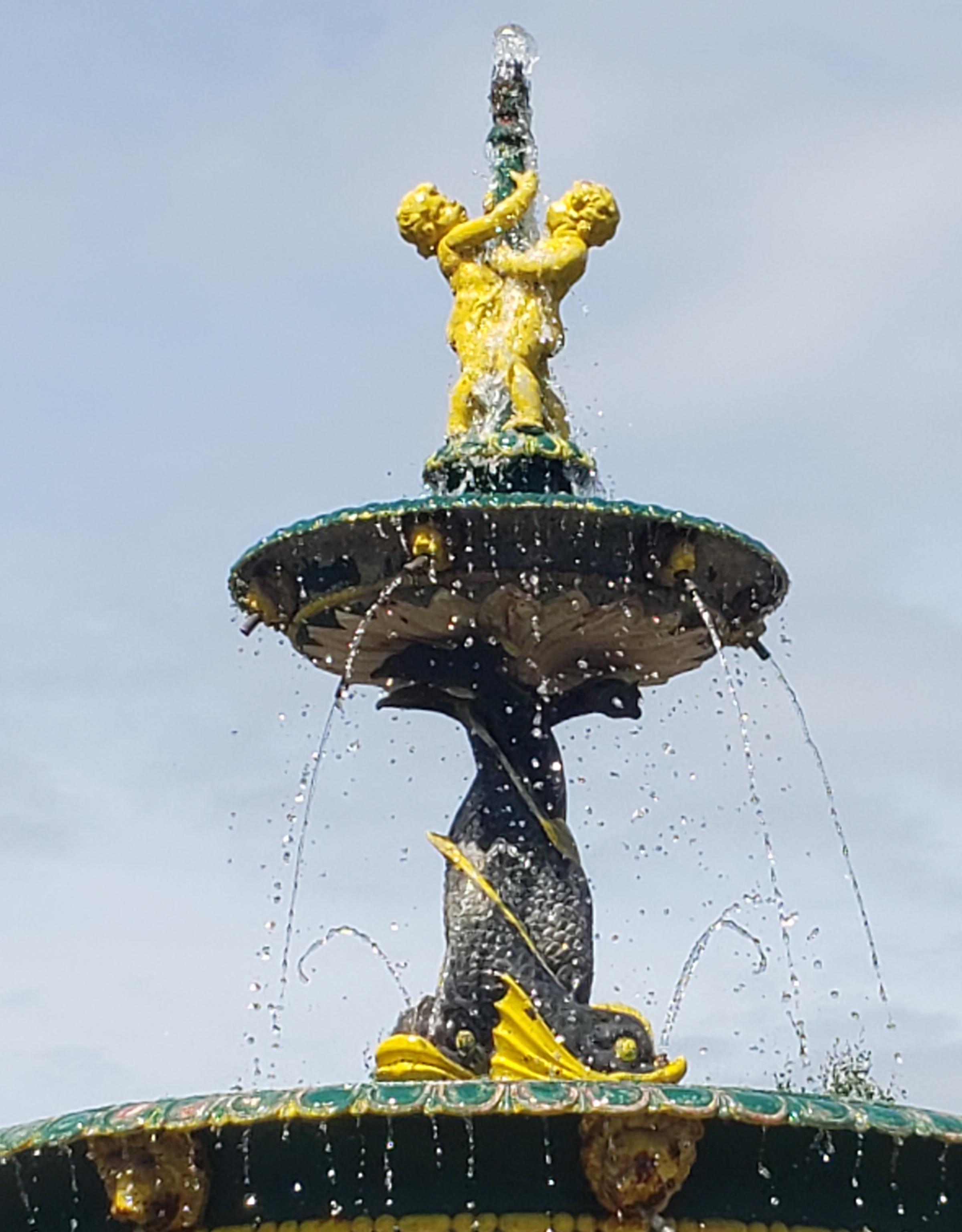 Atop which fountain will you see these golden boys?